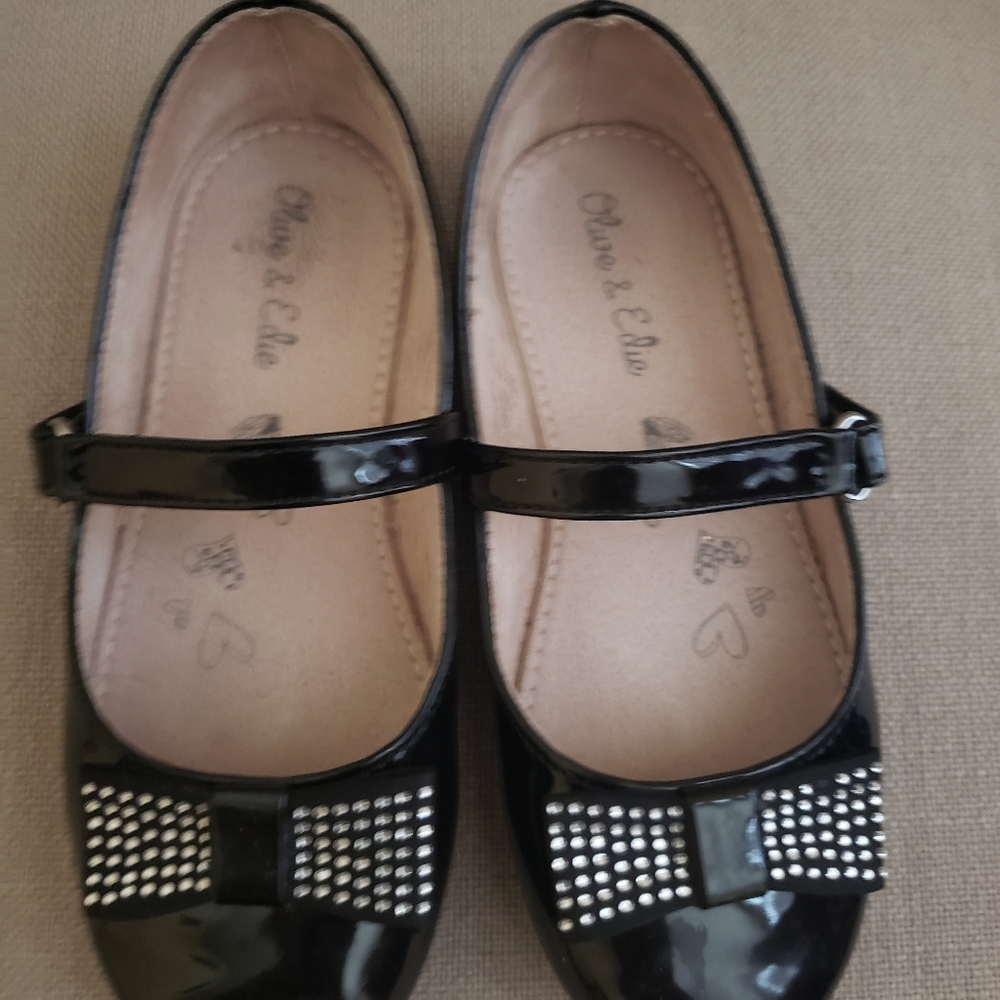 Girls Black dress shoes with rhinestone detail